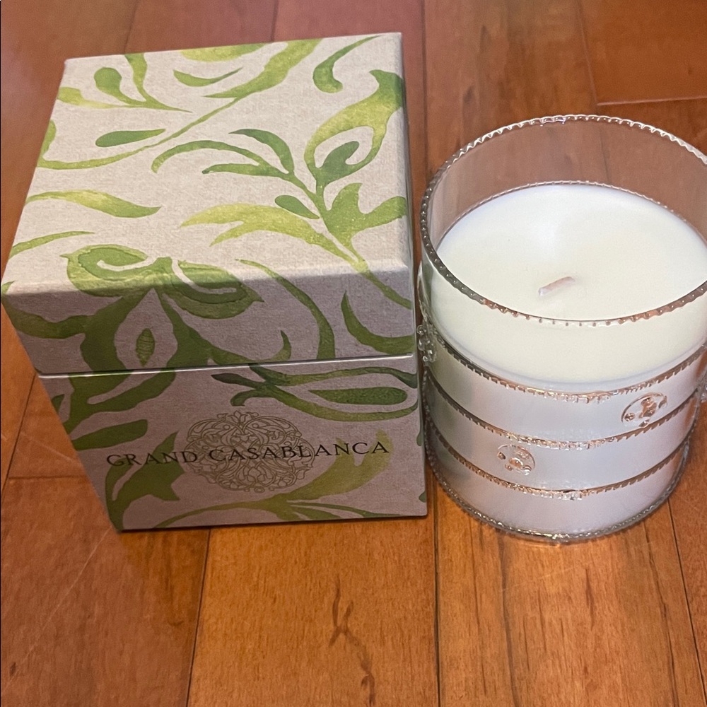 Grand Casablanca White Glass Candle - Picture 4 of 5